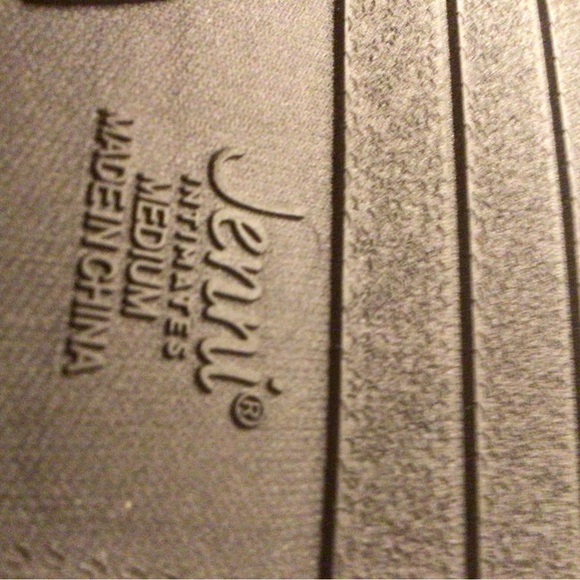 Slippers - Picture 2 of 4